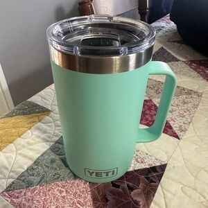 YETI 24 oz Rambler Mug in Seafoam teal